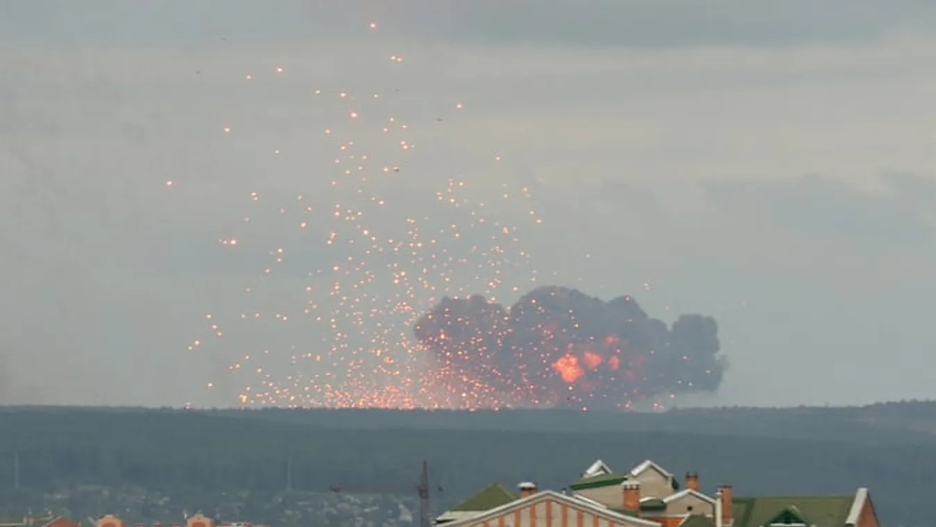 Eloltották a tüzet a szibériai hadianyagraktárban