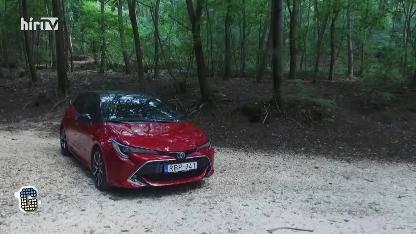 Garázs: Dinamikus külső, szűkre szabott belső tér