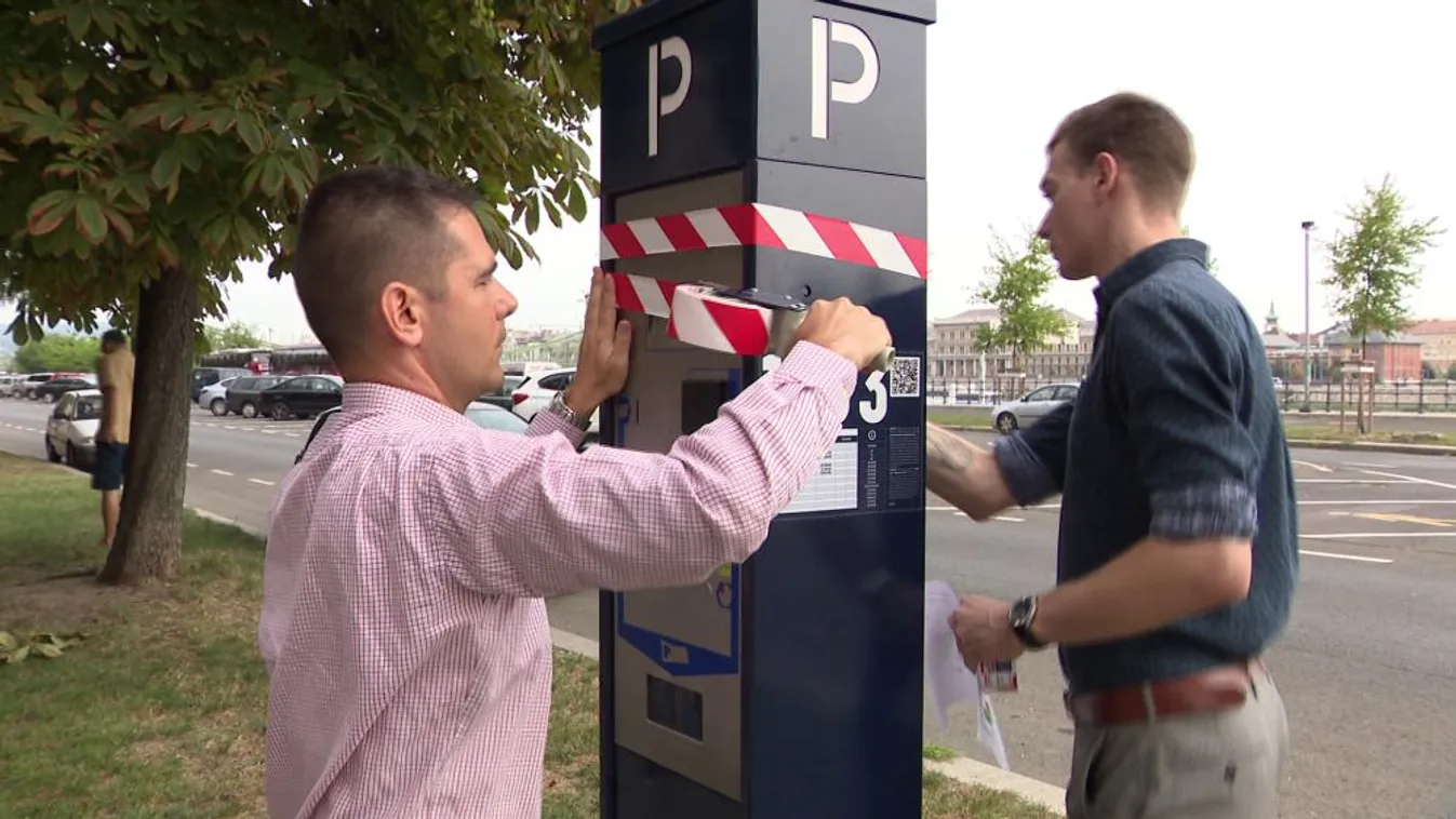 Leragasztotta a Mi Hazánk a XI. kerület parkolóóráit