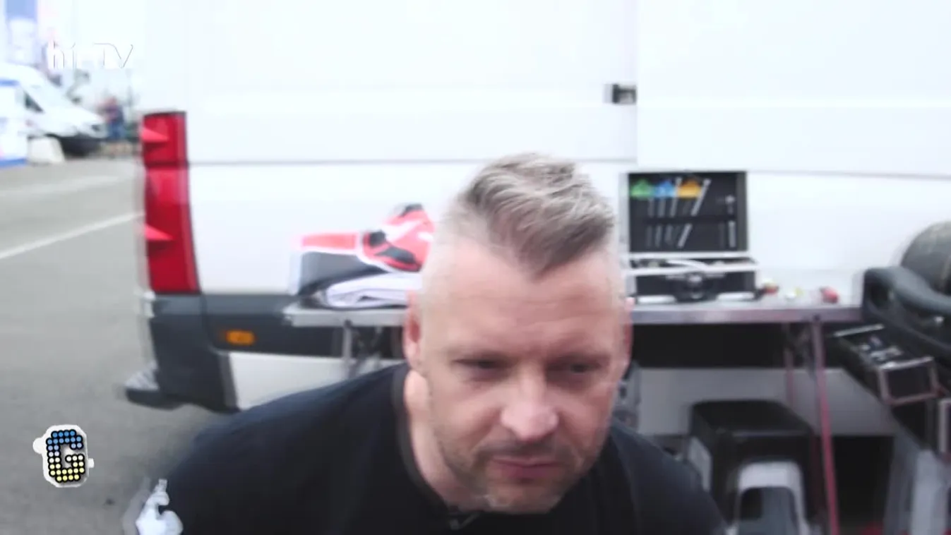 Garázs: Régi és új gokart modellek