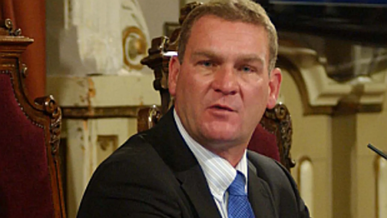 Százezres jutalmak a szegedi városházán