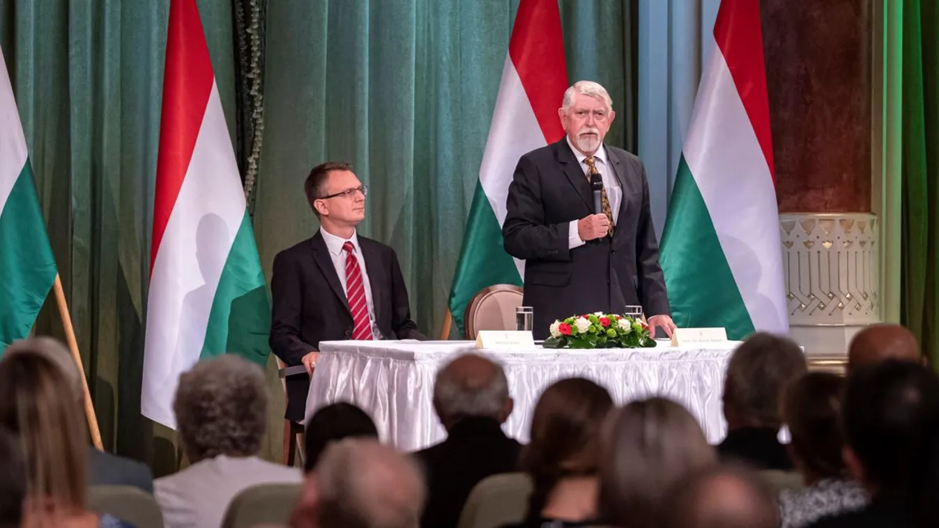 Állami kitüntetéseket adott át Kásler Miklós