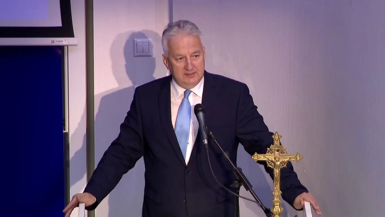 Semjén Zsolt: Magyarország minden valódi menekültnek segít