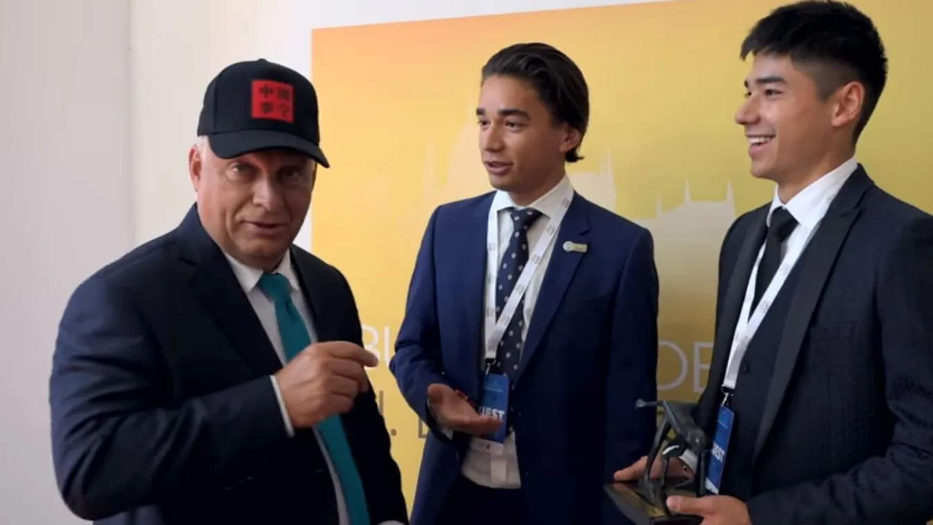 Orbán Viktort meglepték a Liu-testvérek - videó