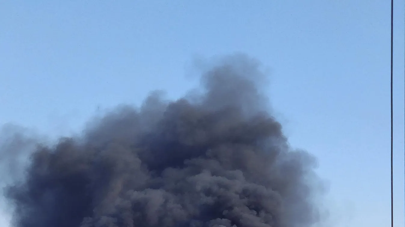 Eloltották a XIII. kerületi épület tetején keletkezett tüzet