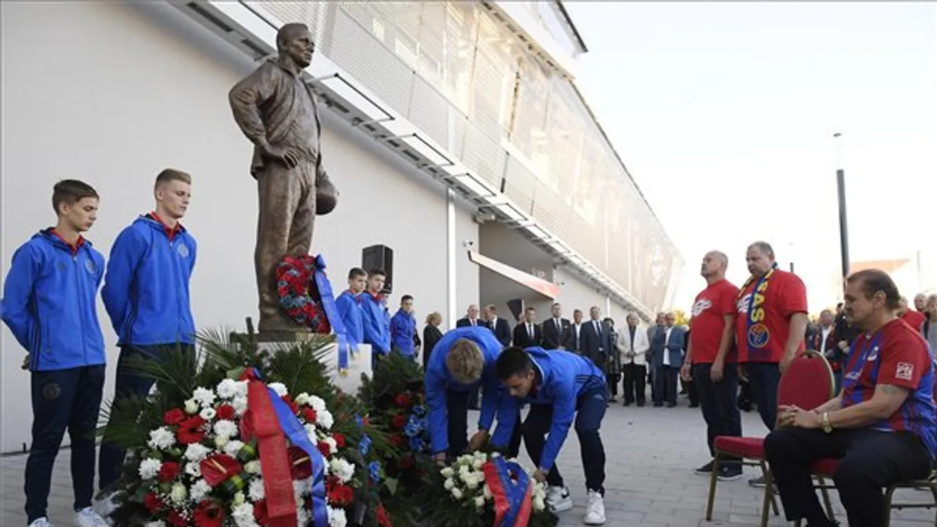 Felavatták Illovszky Rudolf szobrát a róla elnevezett stadionnál
