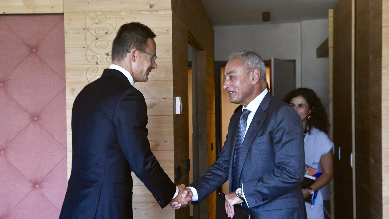 Szijjártó: Meg kell változtatni Európa migrációs politikáját