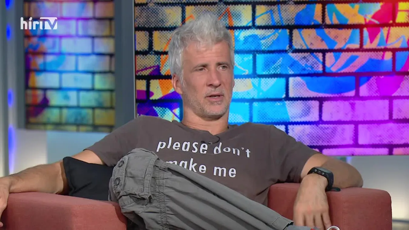 Keménymag: "Karácsony Gergelynek béna volt a gitáros performansza"