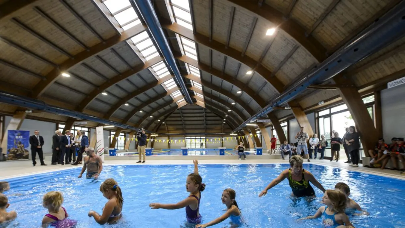 Átadták a Révész László Tanuszodát Balassagyarmaton