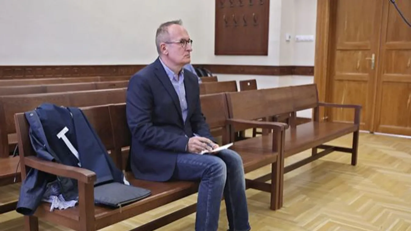 Új szakértő kirendelését indítványozta Simon Gábor védője