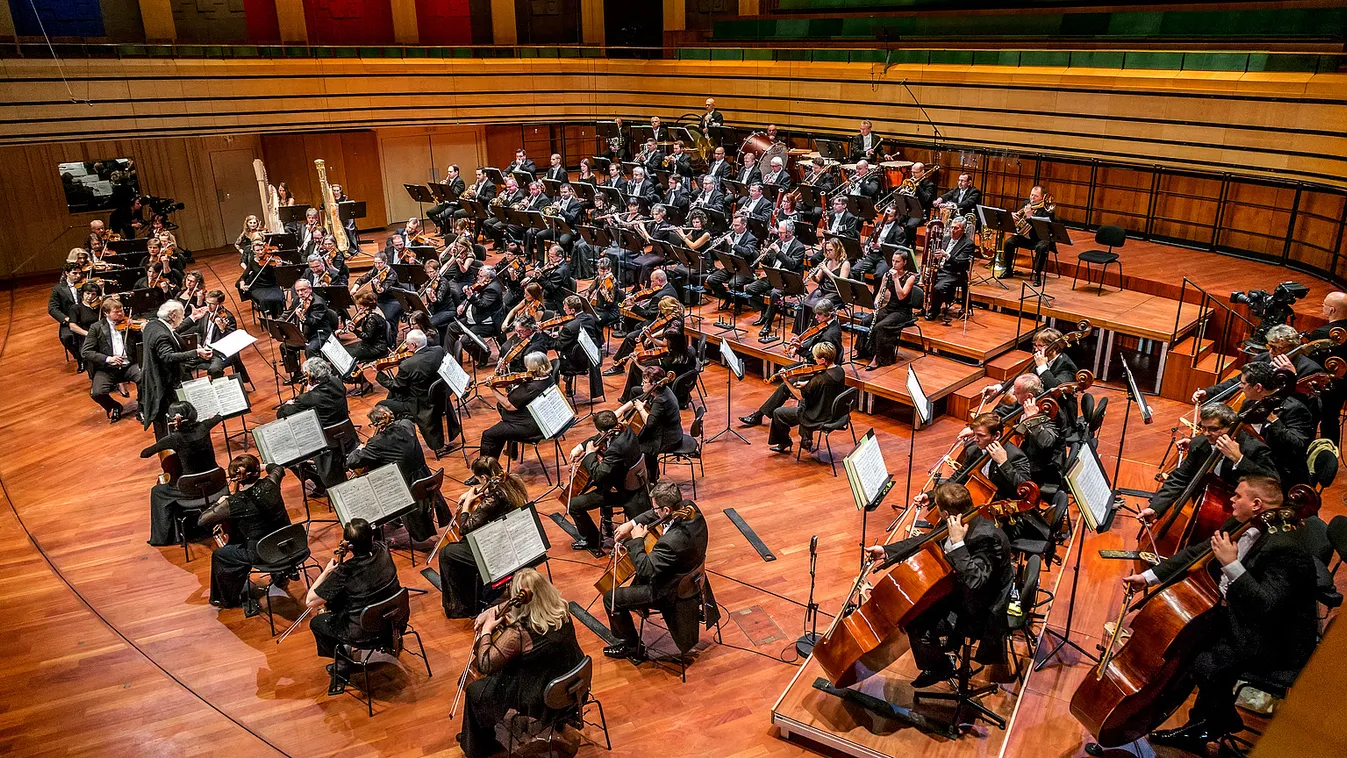 Átadta az évad művésze díjakat a Magyar Rádió Művészeti Együtteseinek vezetősége