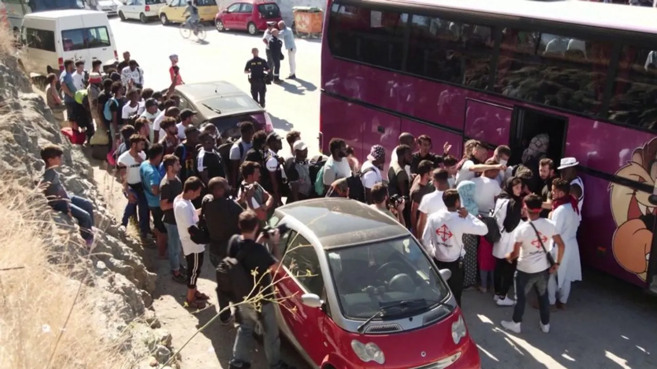 Több mint kétszáz migráns érkezett Leszboszról a görög szárazföldre