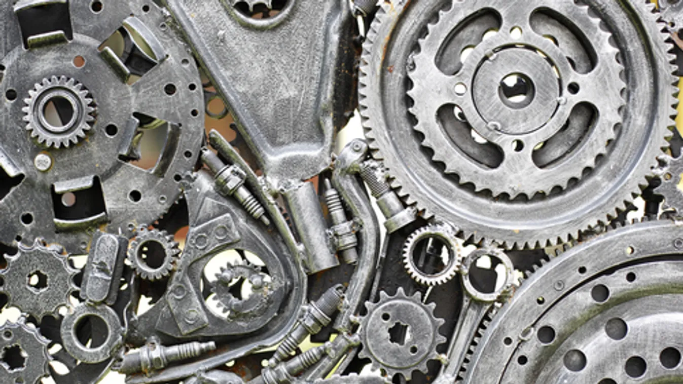 Hamis márkajelzésű autóalkatrészeket találtak a pénzügyőrök az M43-ason