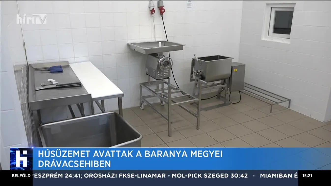 Húsüzemet avattak a Baranya megyei Drávacsehiben