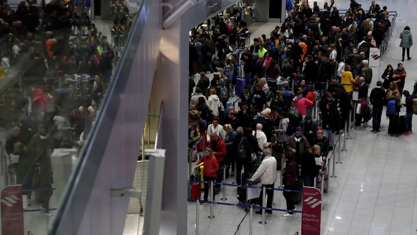 Éjfélig meghosszabbította a sztrájkot a német légiutas-kísérők szakszervezete a Lufthansánál