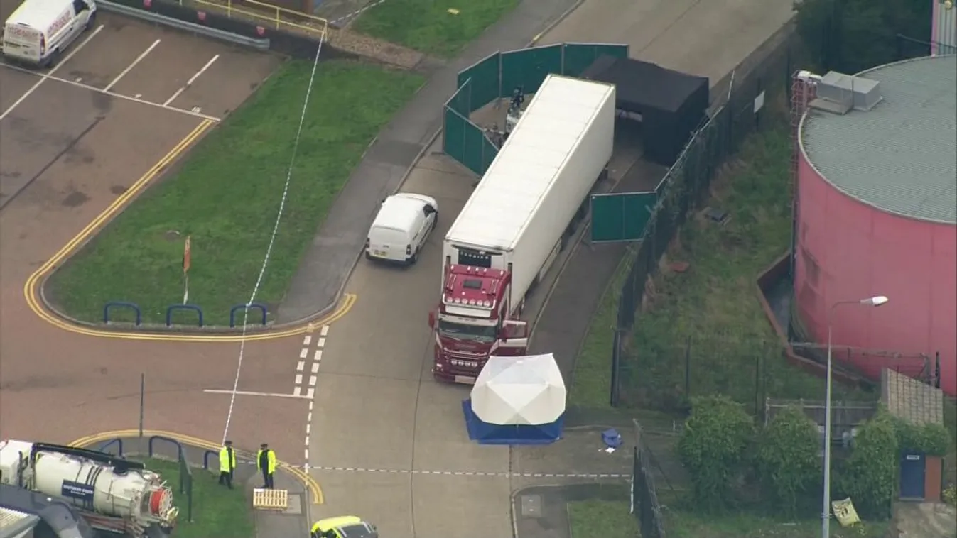 Harminckilenc holttestet találtak egy kamionban Angliában