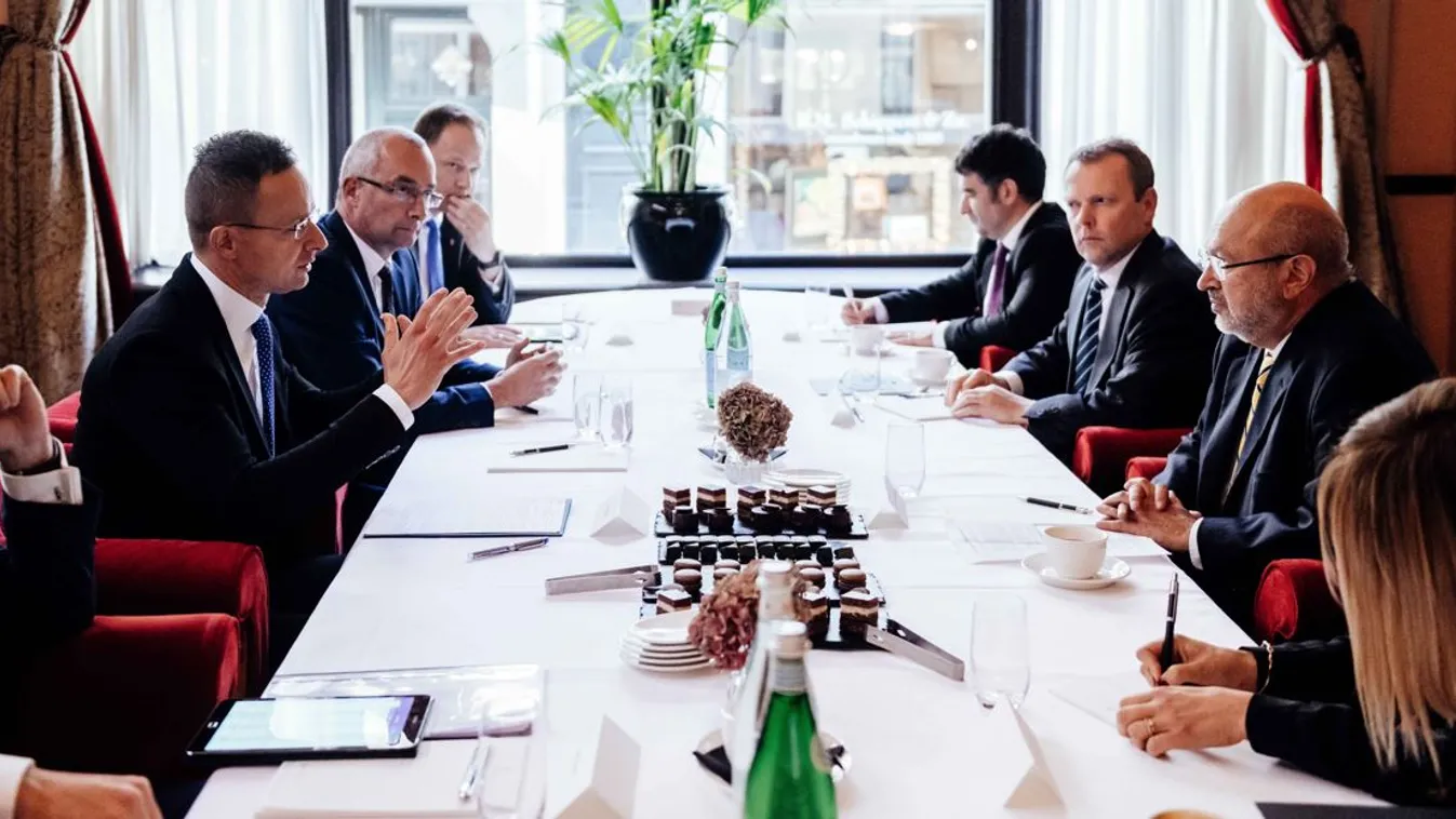 Szijjártó Péter: Elutasítunk mindenféle bírálatot a jogállamiság helyzetével kapcsolatban