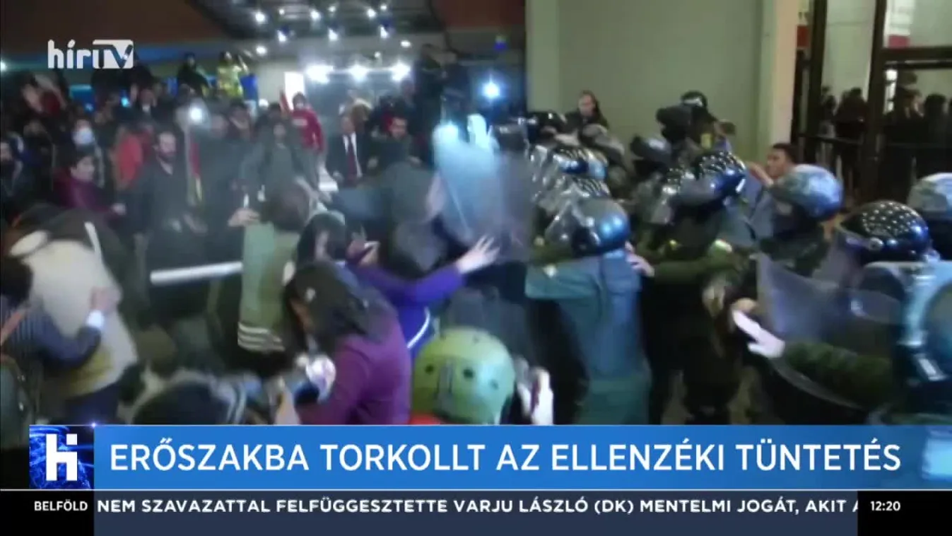 Erőszakba torkollt az ellenzéki tüntetés