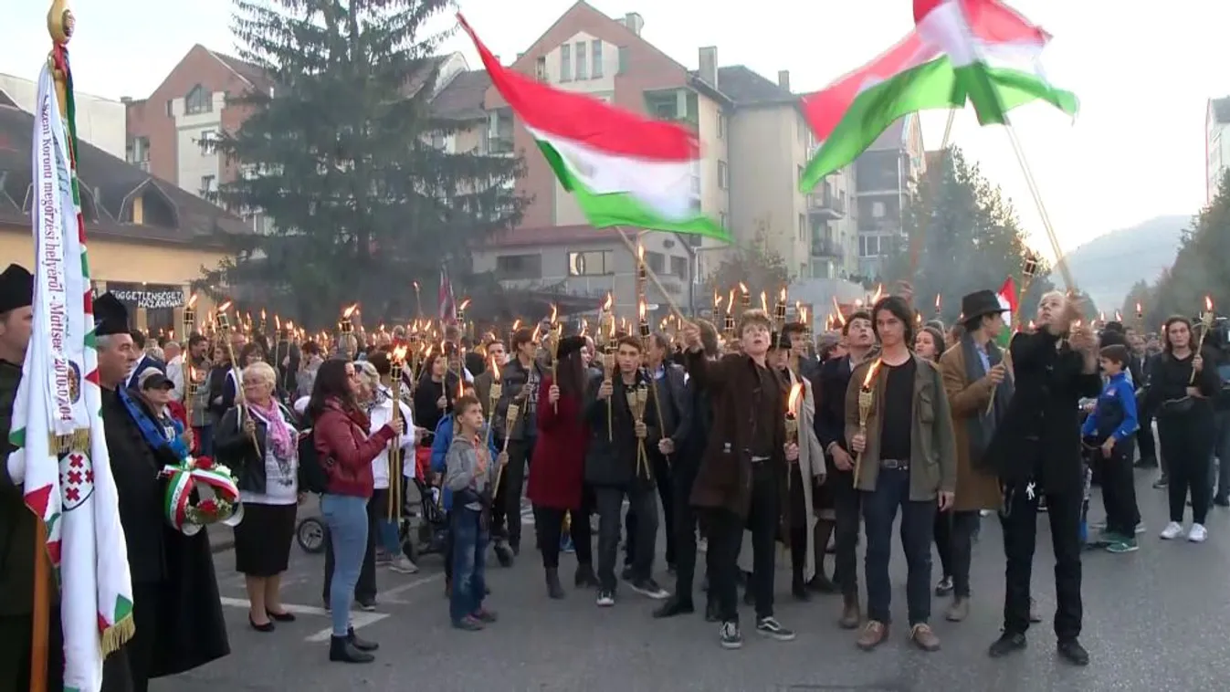 Fáklyás felvonulás Székelyudvarhelyen