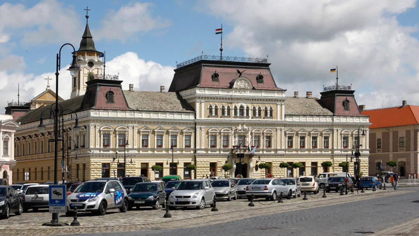 Hazugságon érték Baja ellenzéki polgármesterét