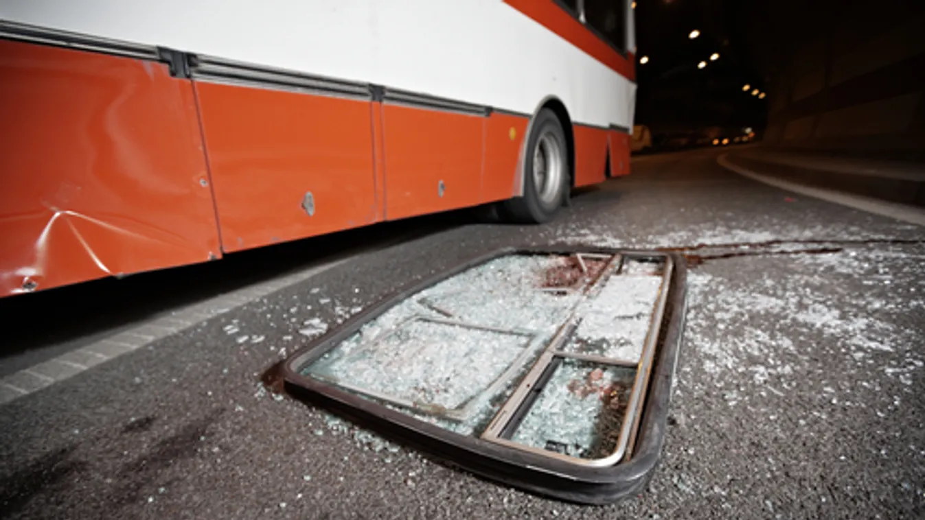 Többen megsérültek egy franciaországi buszbalesetben