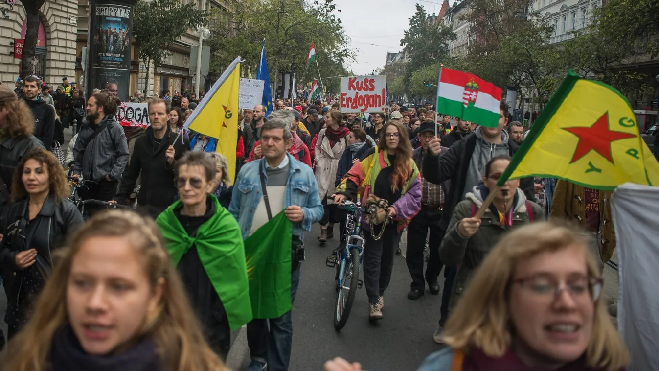 Rendőrség: A vonulásos rendezvények szervezői eltértek az előzetes útvonaltól