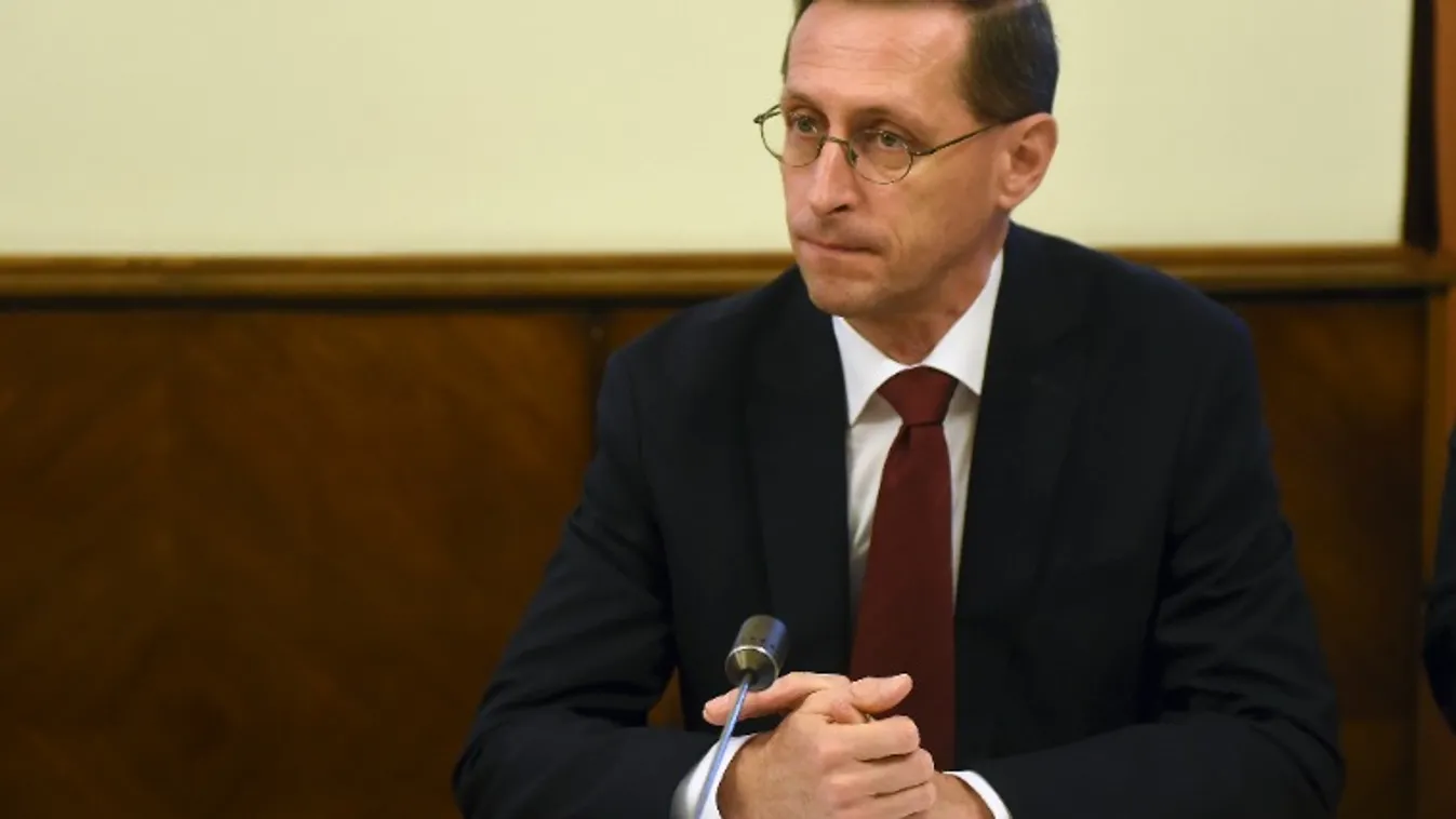 A világ legnagyobb bankjával írt alá stratégiai megállapodást a magyar pénzügyminiszter