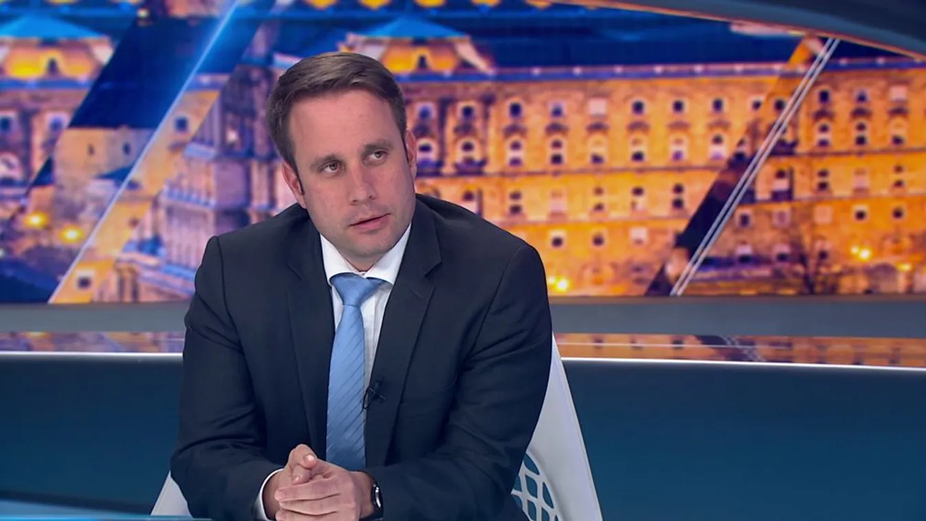 Dömötör Csaba: Kiléptek a paraván mögül a múlt emberei