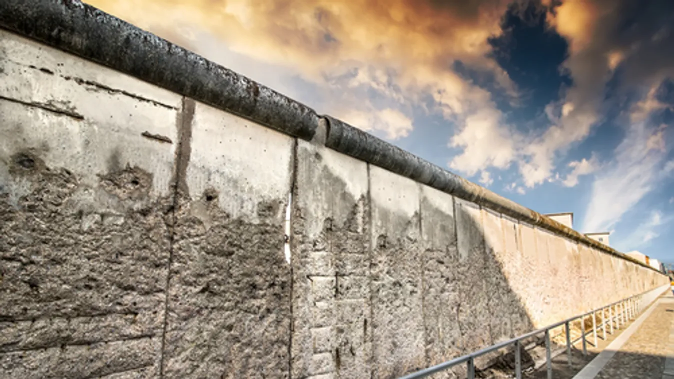 NATO-főtitkár: Emlékeztetőül szolgálnak a berlini fal maradványai