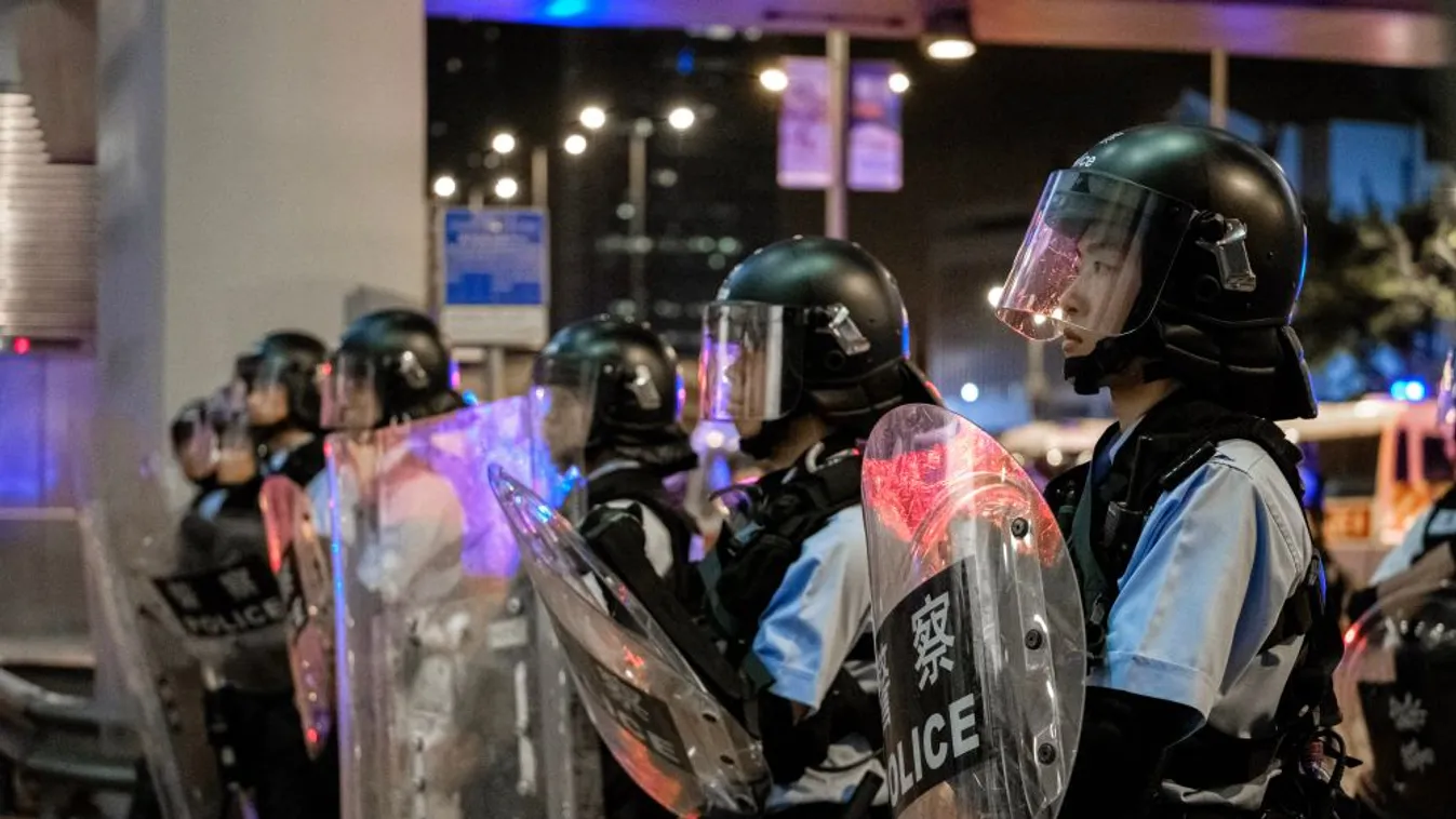 Demonstrációk Hongkongban a rendőri erőszak miatt