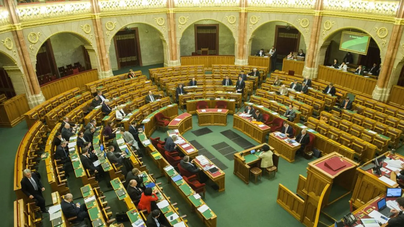 Napirenden a képviselők jogállásának és a házszabálynak a módosítás