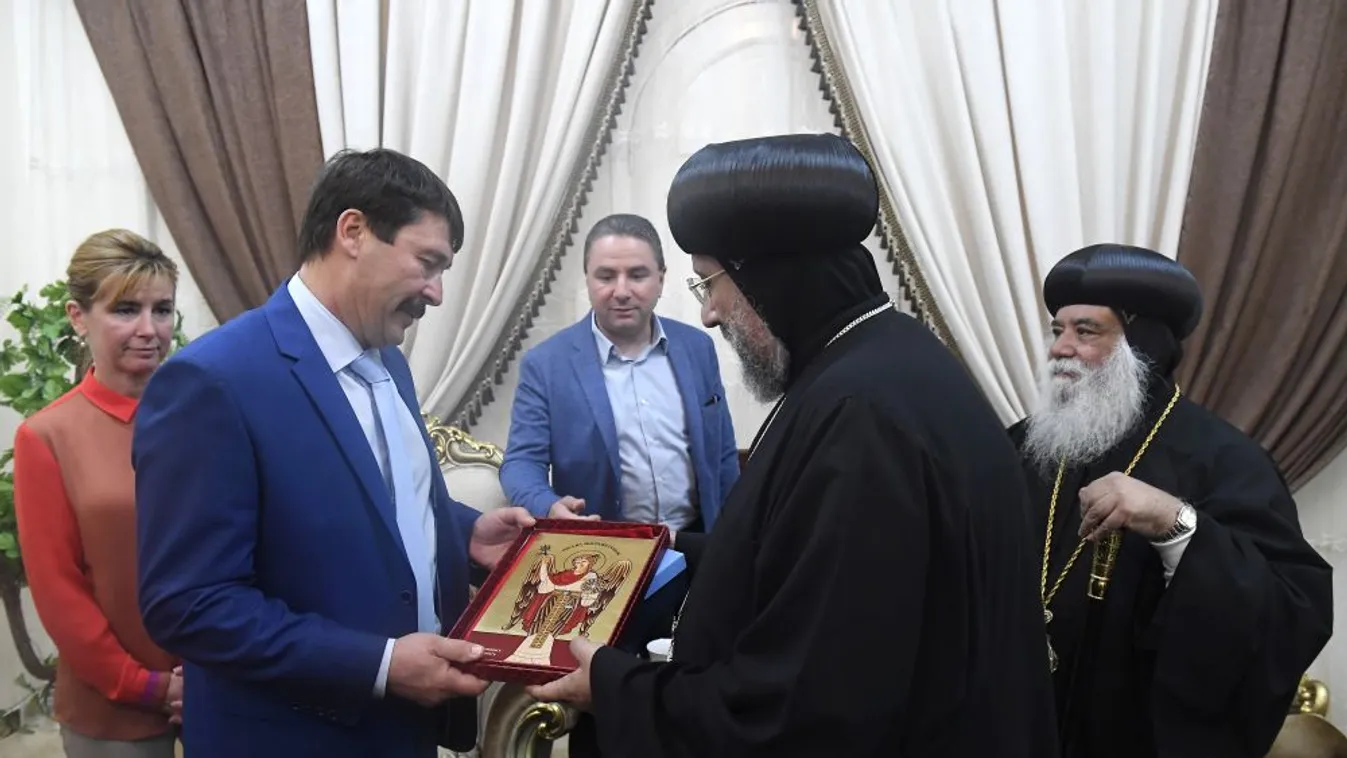 Áder János kopt keresztény egyházi személyiségekkel találkozott Egyiptomban