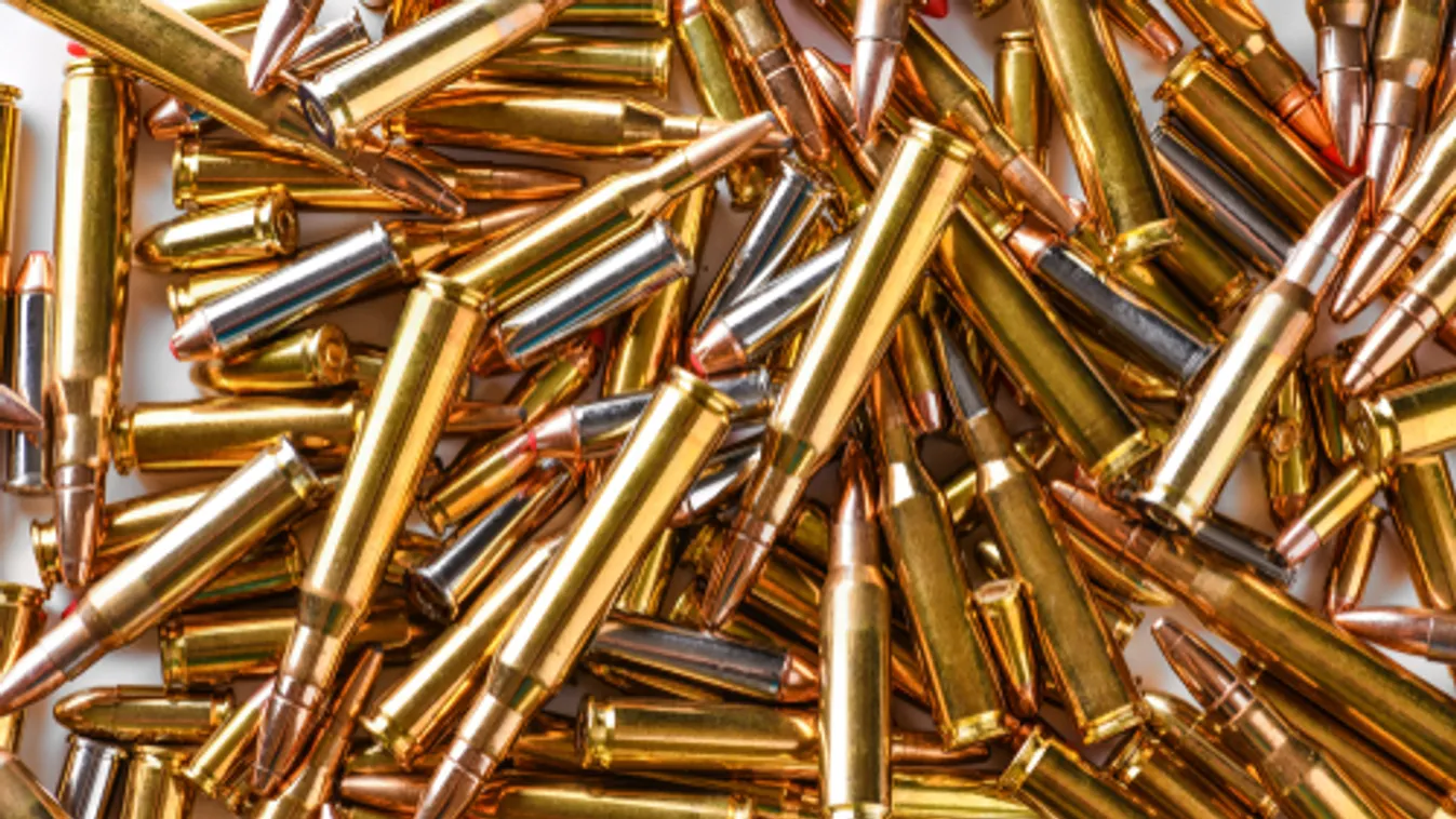 Robbantás és tűzharc az egyik legnagyobb amerikai légitámaszponton Afganisztánban