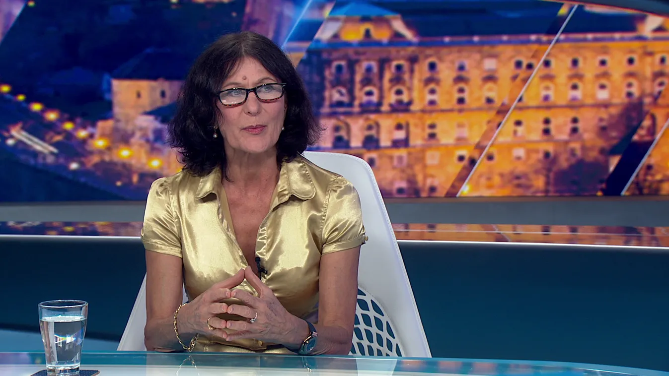 Bán Teodóra: Jó lenne, ha függetlenek lennének a színházak a politikától