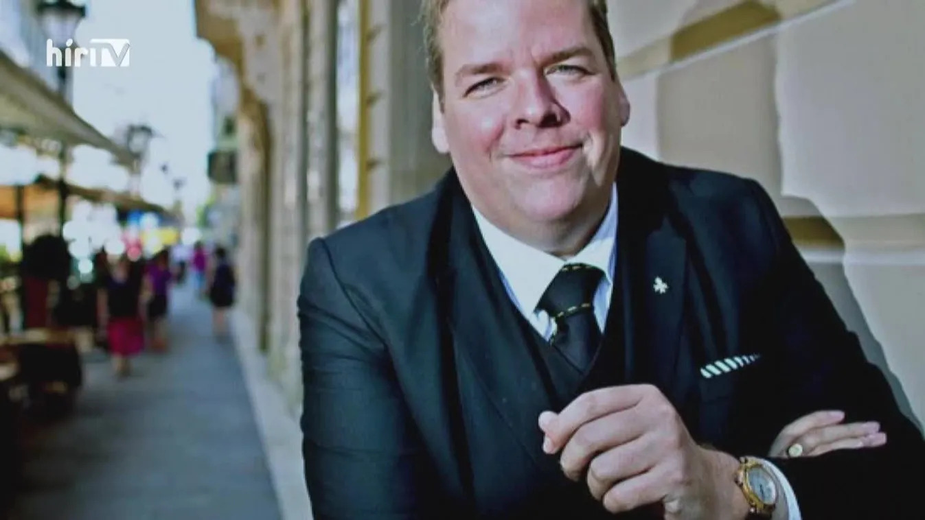 Főhős: Grállovag vagy ravasz manipulátor?