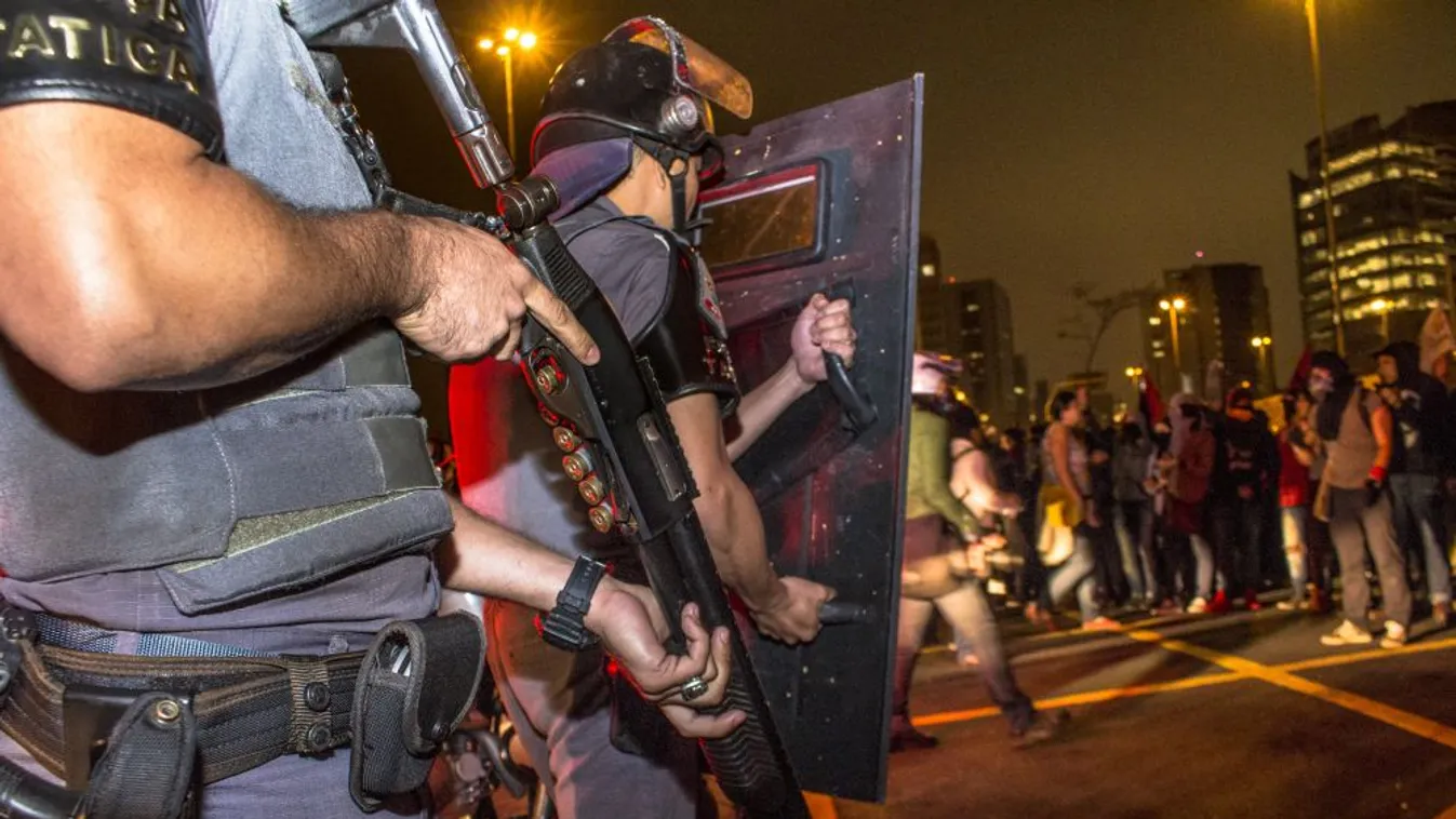Halálos tolongást okozott brazil rendőrök összetűzése egy parti résztvevőivel