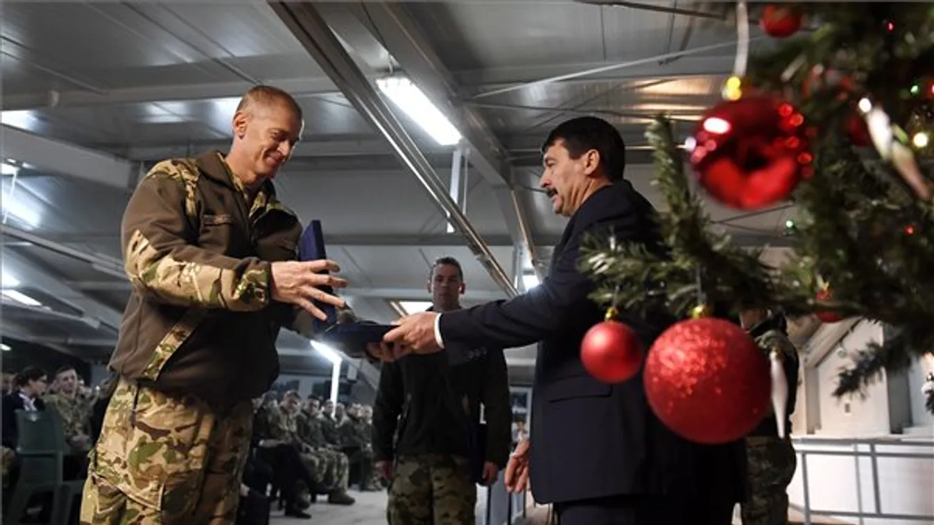 Áder: A küldetés méltóságot ad a koszovói magyar katonai jelenlétnek