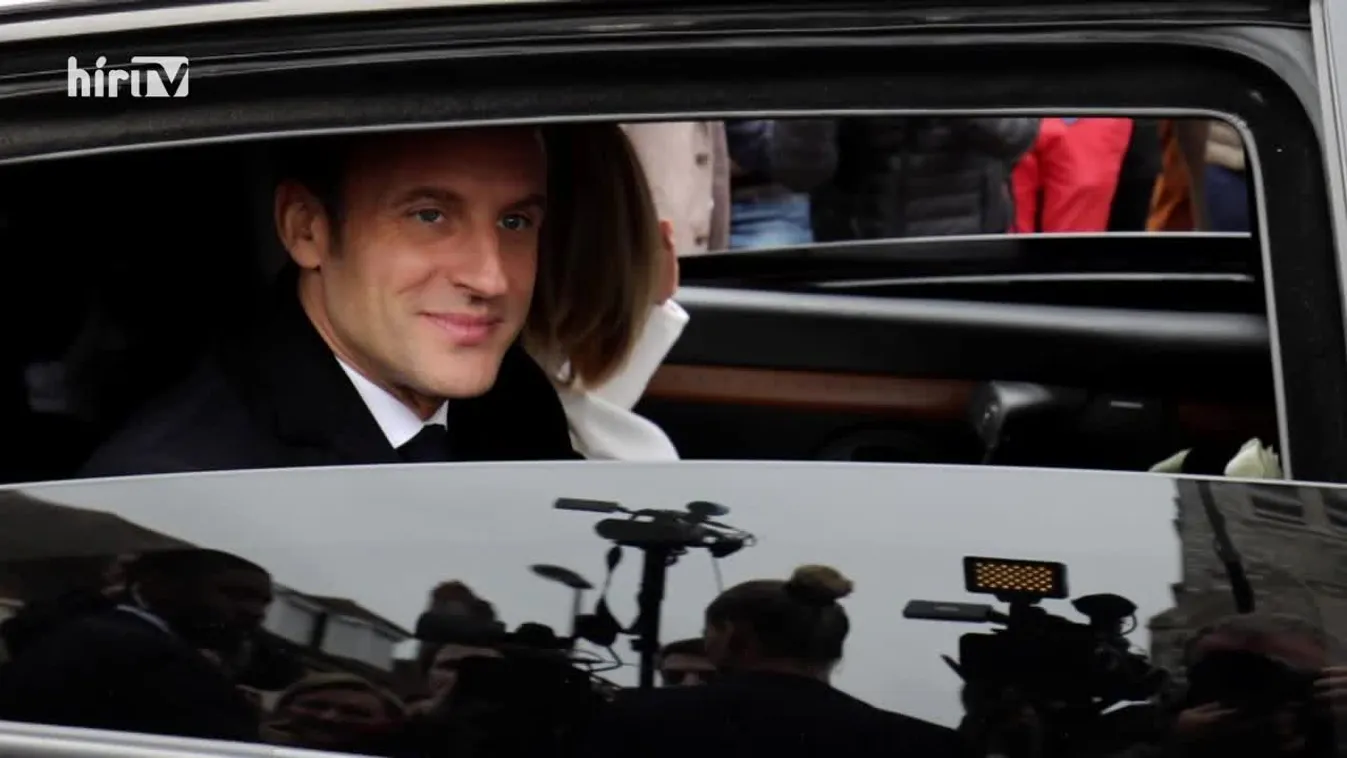 Hírvilág: francia rohamrendőrök menekítették ki Emmanuel Macron elnököt