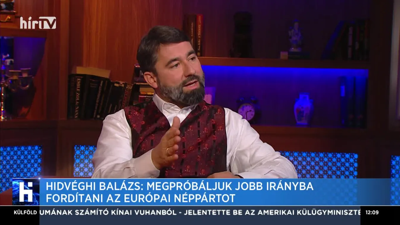 Hidvéghi Balázs: Megpróbáljuk jobb irányba fordítani az Európai Néppártot