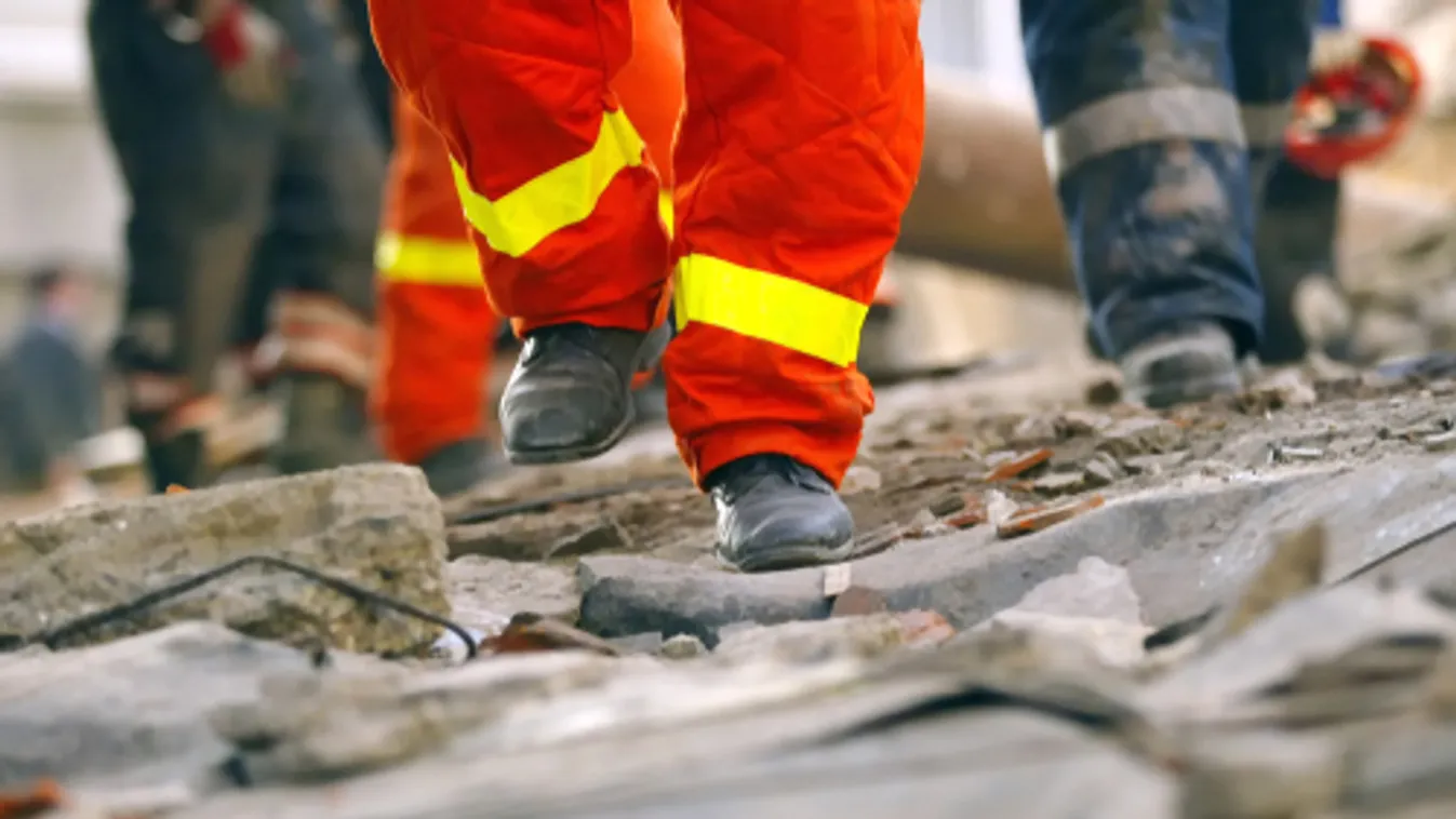 Már csak holttesteket találtak a romok alatt a török mentőcsapatok