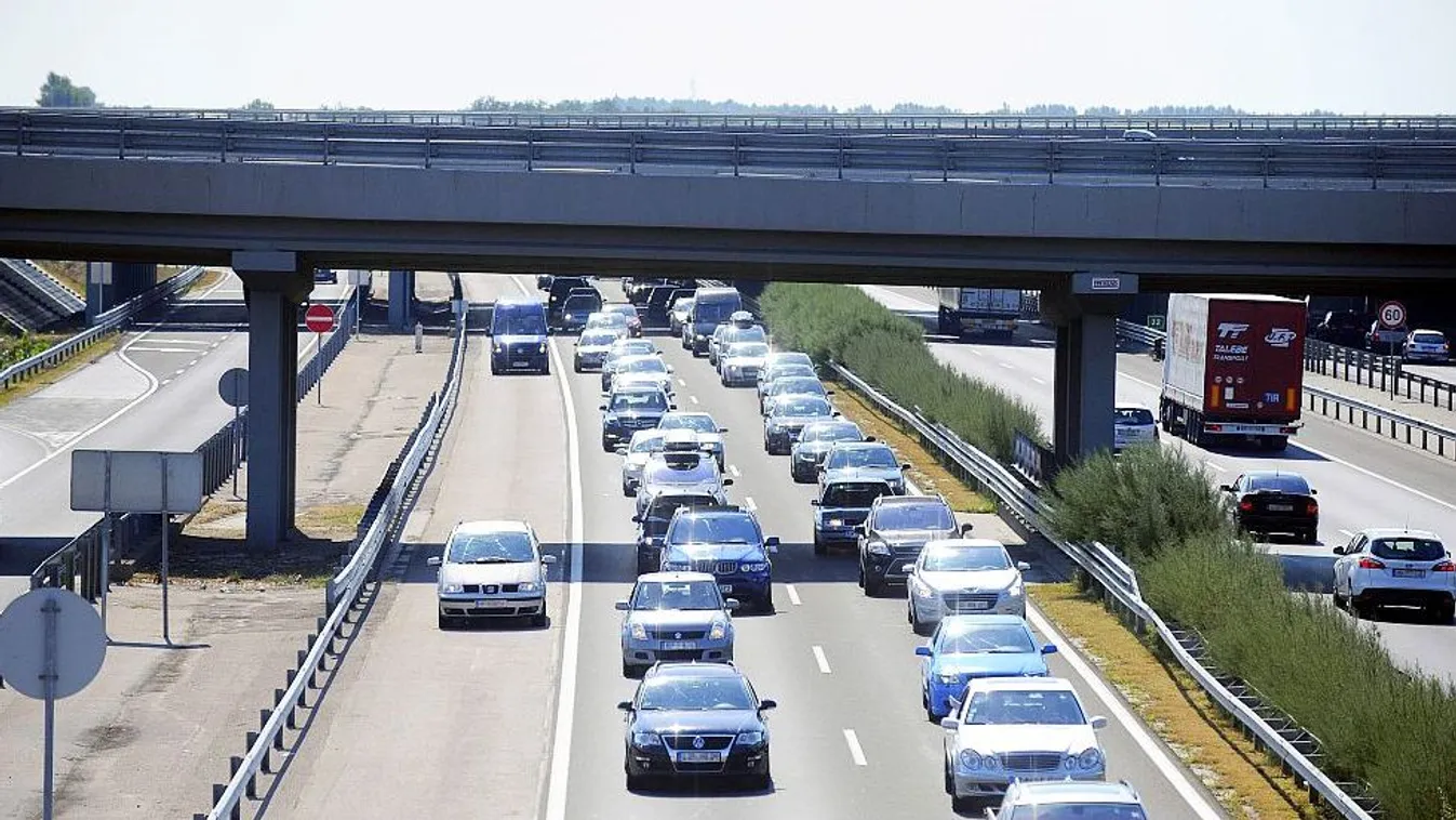 Éjfélig érvényesek a tavalyi autópálya-matricák