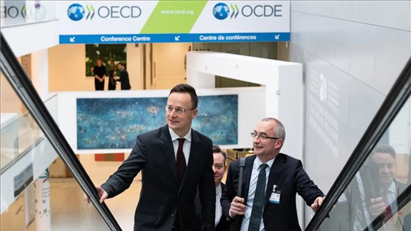 Szijjártó: Sikeres gazdaságpolitikához nincs szükség migrációra