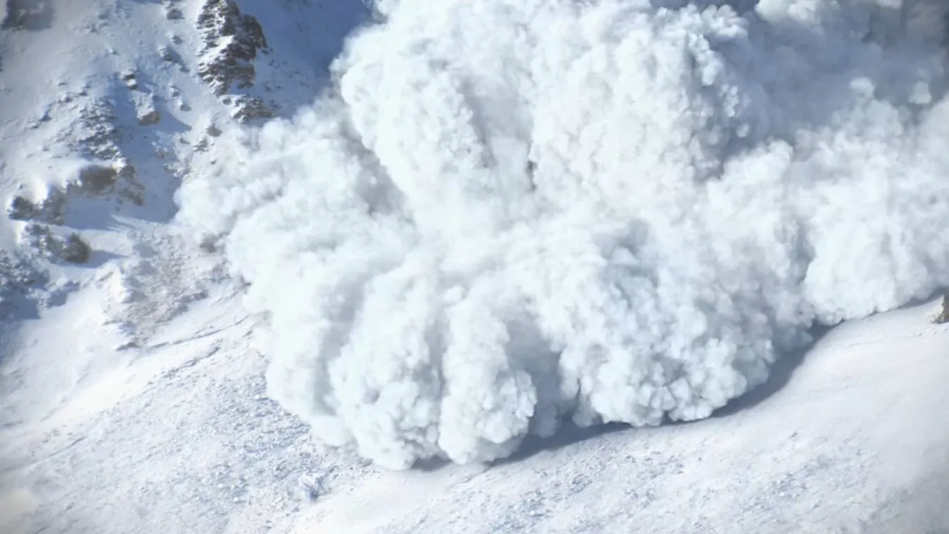 Lavinában tűnt el több hegymászó a nepáli Annapurnánál
