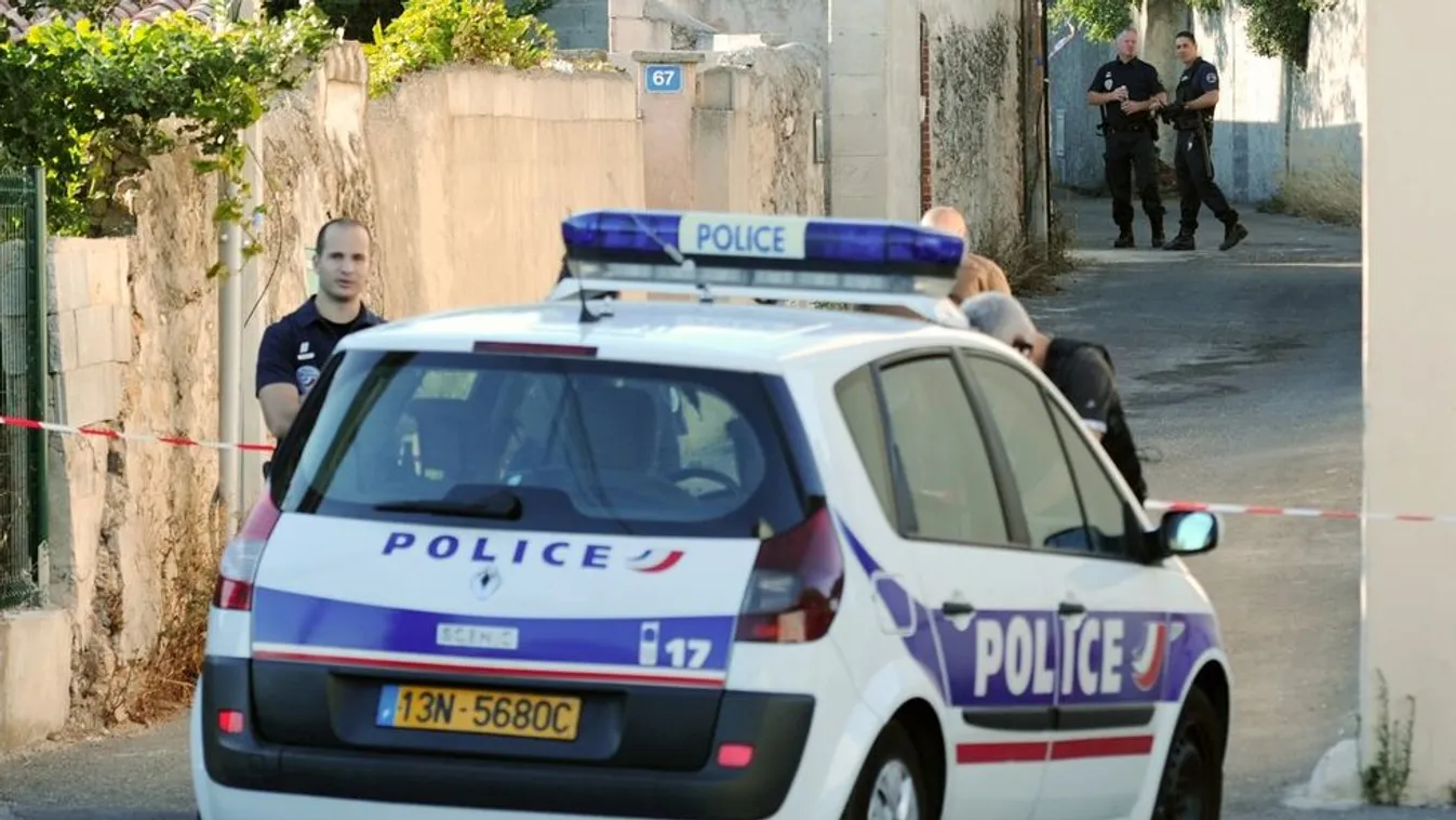 Terrorizmussal kapcsolatos ügyként kezelik a párizsi késelést