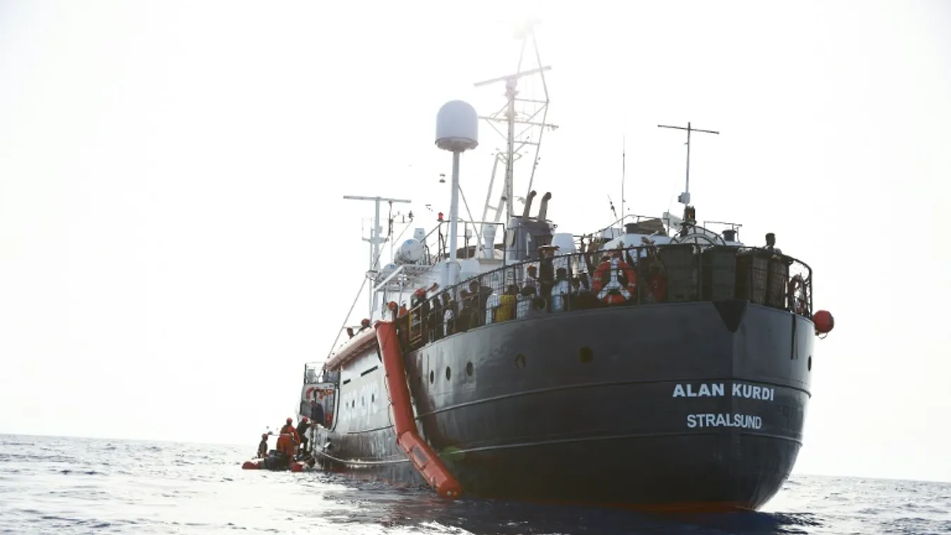 Máltán tett partra 77 migránst az Alan Kurdi mentőhajó