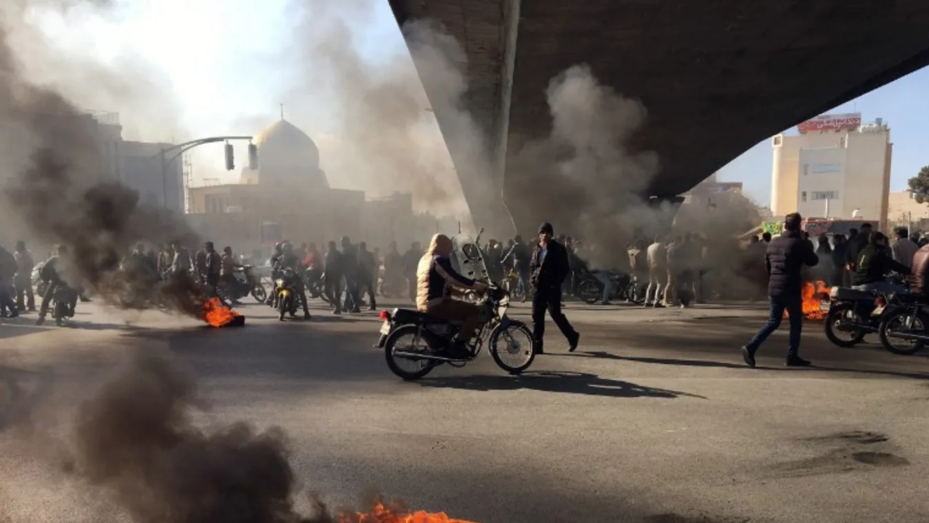 Tüntetők és rendőrök csaptak össze Teheránban