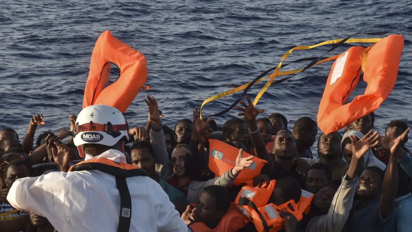 Több tucatnyi migránst vitt vissza a líbiai parti őrség