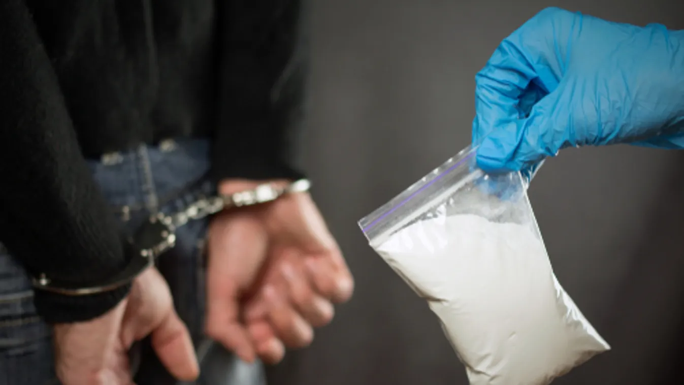 Rekordmennyiségű heroint találtak a pénzügyőrök Röszkén