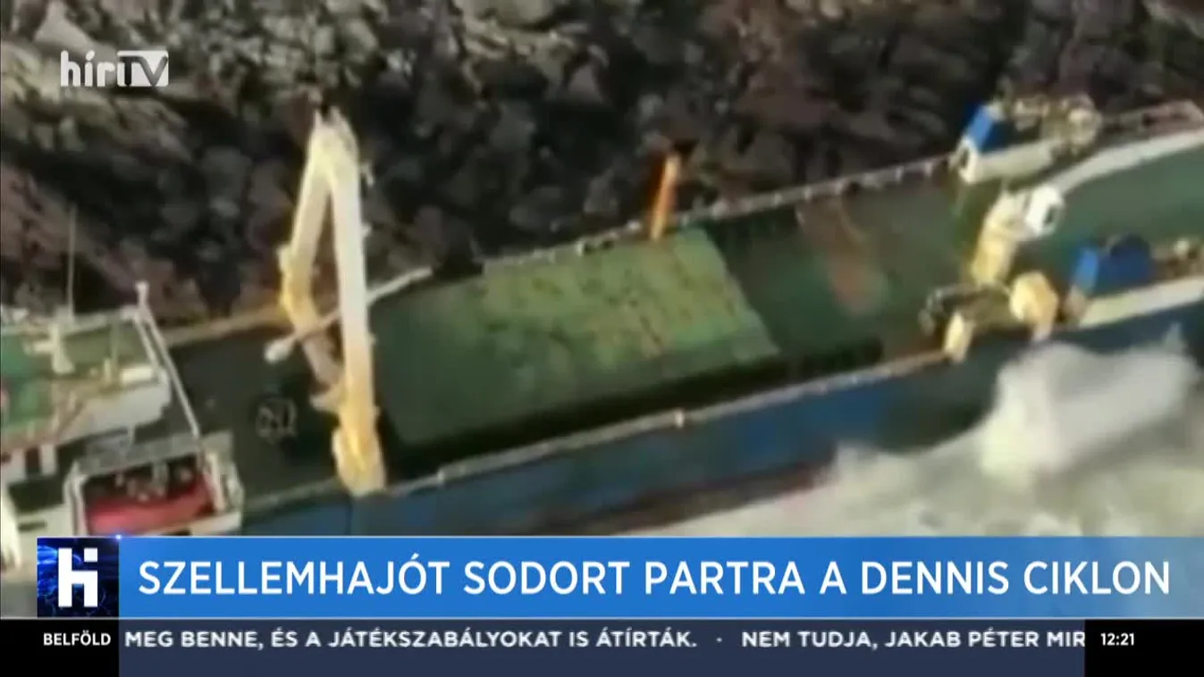Szellemhajót sodort partra a Dennis ciklon