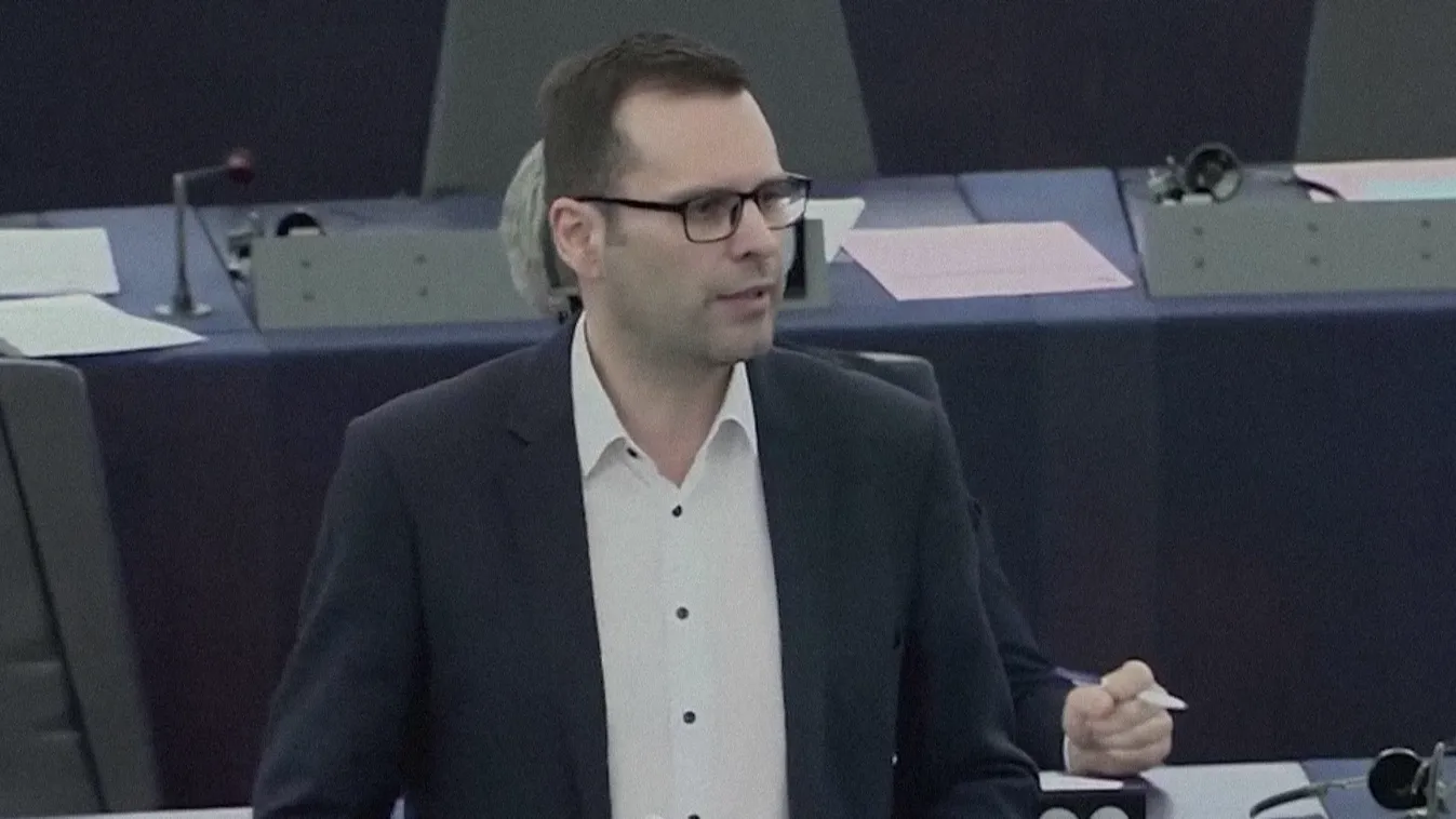 Főhős: Molnár Csaba nettó hazaáruló